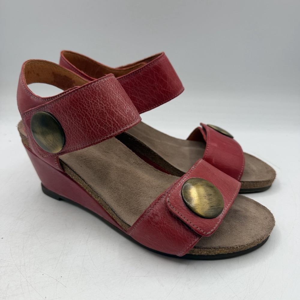 Taos Carousel Sandals Womens EU 38 US 7-7.5 Red Leather Strap Button Wedge Heels
